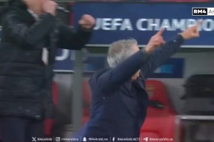 神奇之夜！本菲卡晋级附加赛！穆帅狂奔双手指天振臂庆祝！