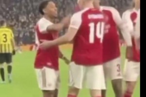 看看阿森纳球员在约克雷斯进球后的反应