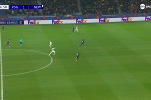 纽卡错失绝杀！巴恩斯绝佳机会抽射击中边网！