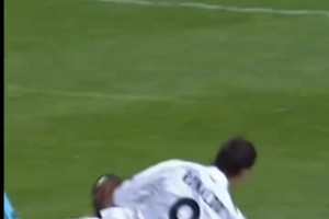 这就是皇马CR9的恐怖！C罗起身那一刻，地心引力仿佛不复存在！