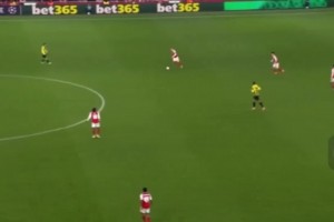 国外枪迷：现在厄德高对向前传球过敏吗？