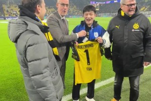 一场酣畅淋漓的世纪会面，多特CEO邀请樊振东来威斯特法伦打乒乓