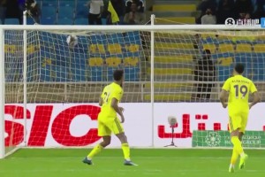 利雅得胜利3-0锁定胜局！科曼造点亲自主罚命中！