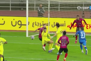 太可惜了！C罗禁区内转身打空门遭门线解围！