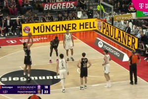 好兄弟！格雷茨卡和格纳布里半个月以前一起看拜仁篮球赛！