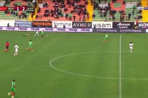 暴力千里走单骑！土超加纳边锋一人突爆对方后防，媲美孙兴慜啊！