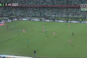 迈阿密1-1扳平！梅西射门击中立柱，苏亚雷斯补射破门！