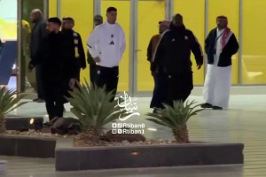 C罗跛行的视频让人误以为他受伤，其实是膝盖慢性病复发导致的！