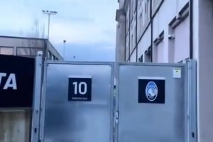 只防君子？建队年份当密码，亚特兰大门禁被攻破！