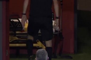 我也有梦想！英冠主裁中场时忍不住自己颠了会球！