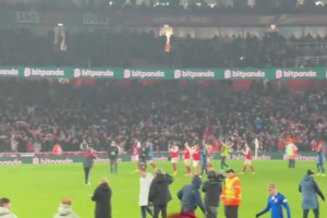 读秒破门！赛后阿森纳球迷为哈弗茨高唱哈弗茨之歌！