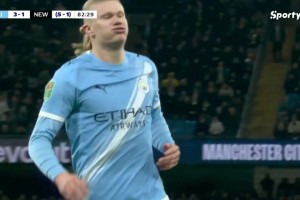 可惜了！谢尔基送精准直塞，哈兰德单刀打门被扑出！