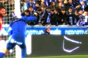 活久见！国王杯赛场惊现奇葩犯规送点！