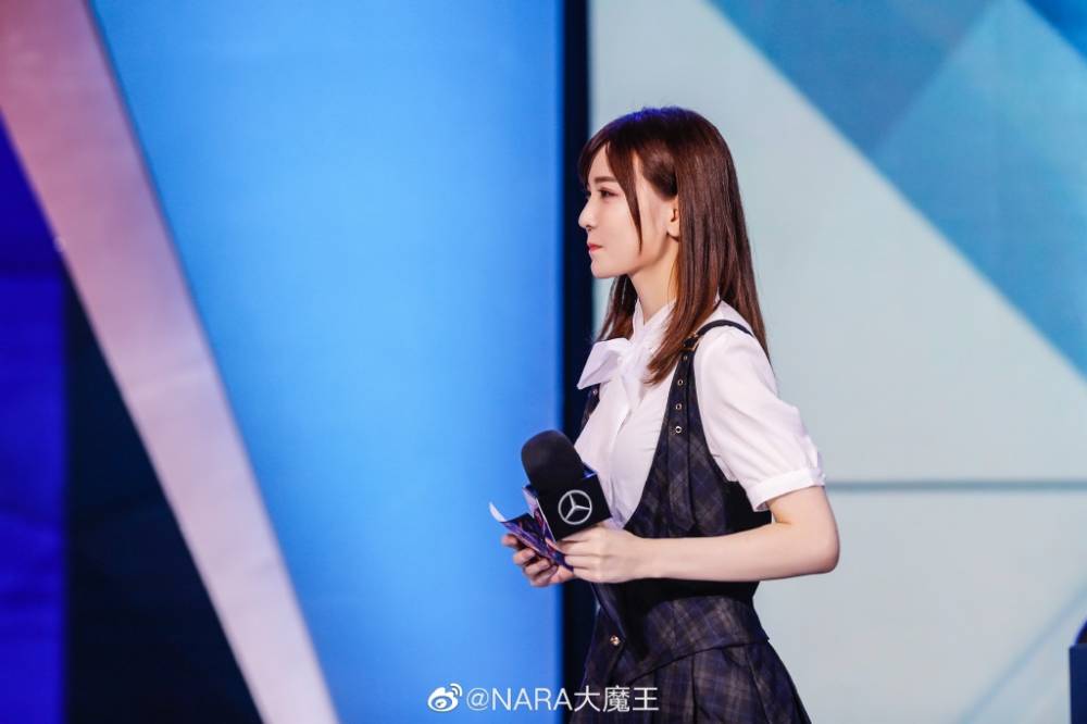 带你看遍lpl各队主场主持人:lgd现场女主持nara大魔王