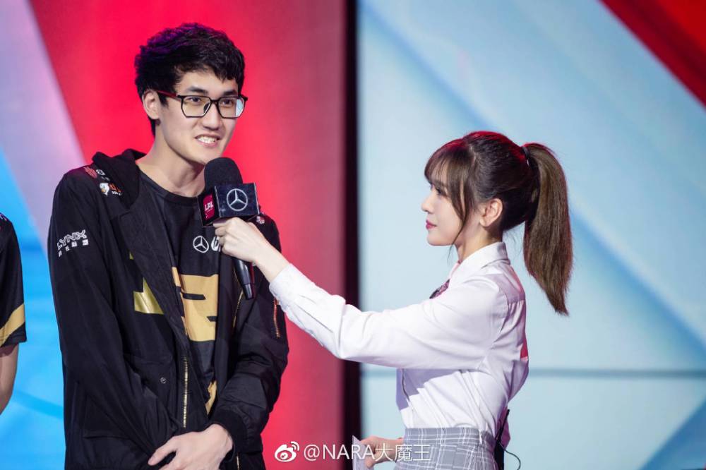 带你看遍lpl各队主场主持人:lgd现场女主持nara大魔王