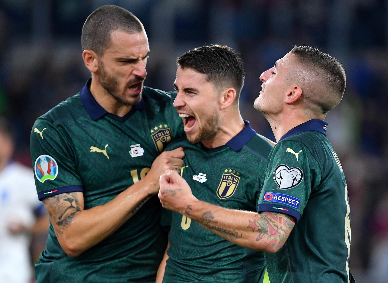 意大利欧洲杯预选赛曾经为了纪念文艺复兴，使用过绿色客场球衣