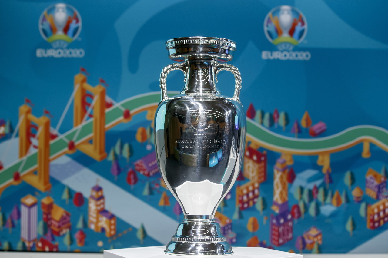 欧足联发言人：计划不变，本届欧洲杯仍将由欧陆12国共同承办