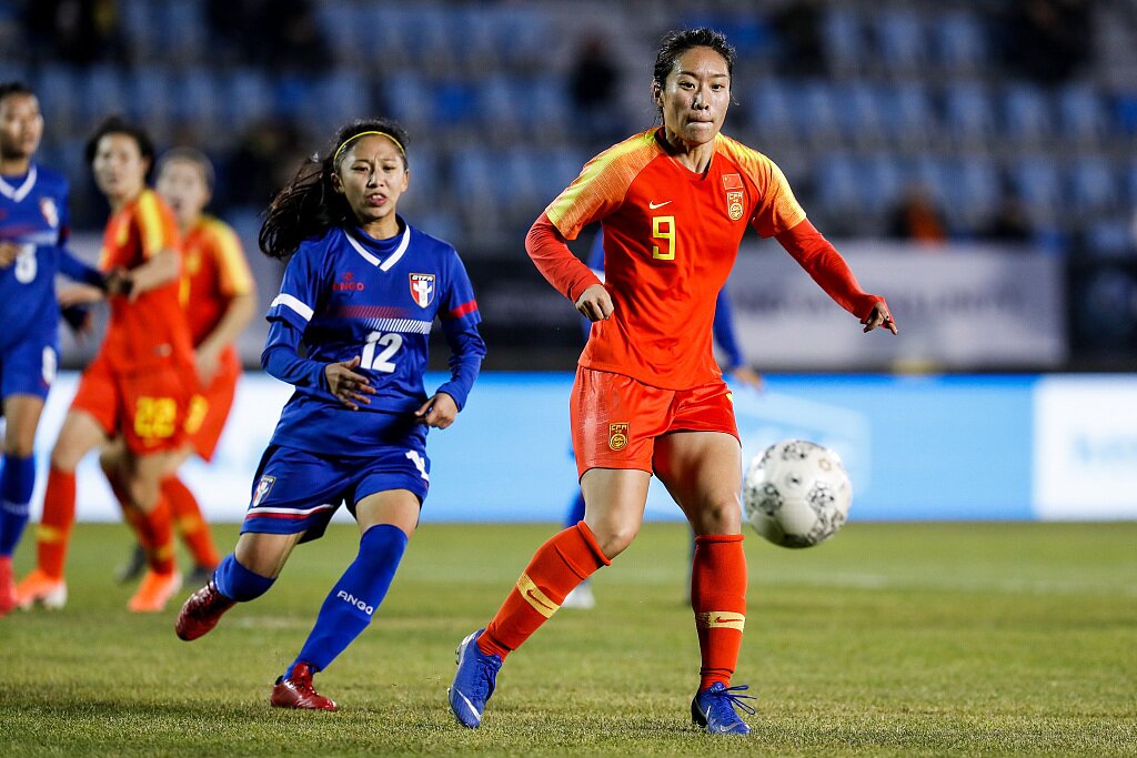 足球报：女足留洋球员若能立足，对中国队实力提升将有决定性帮助