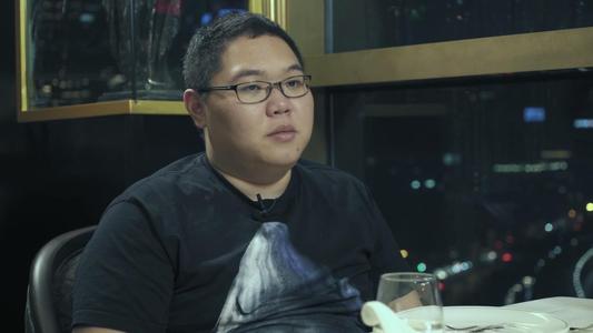 pdd卢本伟曾经跟我吐槽排到knight连看他一眼的勇气都没有