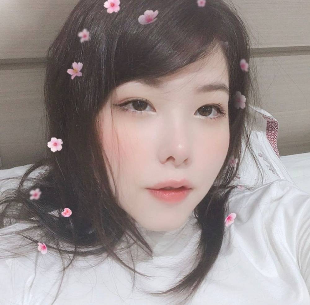 mayumi更新ins晒美照并表白lpl我爱你