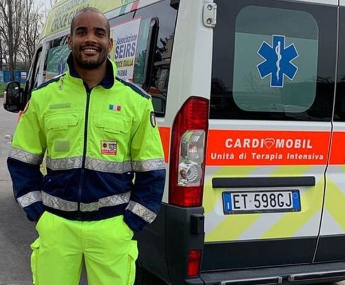 意大利橄榄球运动员参与抗疫，每天开13小时救护车