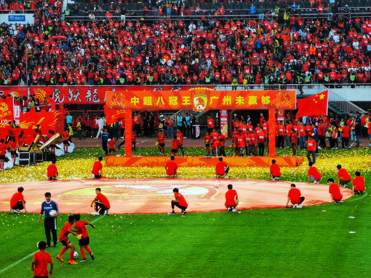 东体：广州队新赛季中甲不谈钱也没设目标，只讲“新广州队精神”-直播吧