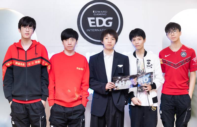 edg官方晒历代打野不同的时间遇到不同的你们