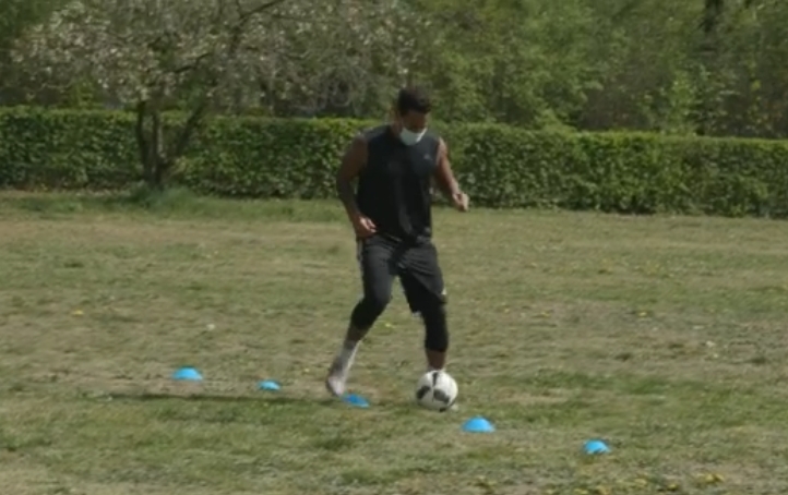 前德国国脚测试戴口罩踢球：会影响视野，实测不可行