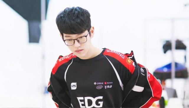 edg官方更新抖音scout帅气出镜