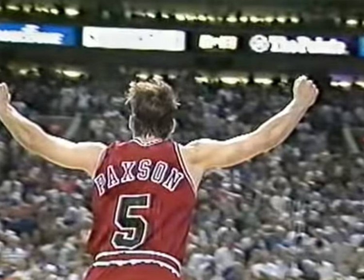 1993年的今天：帕克森3分绝杀太阳 公牛3连冠 乔丹总决赛MVP