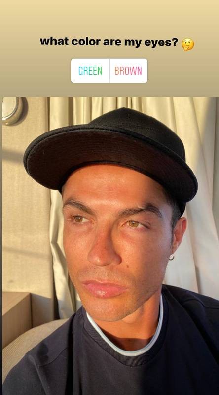 c罗晒自拍我眼睛是什么颜色绿色还是褐色