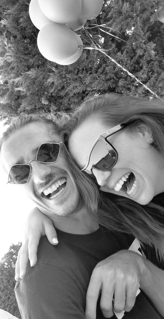 格列兹曼更新社交媒体大笑照片配笑哭表情