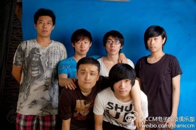 图：CCM战队阵容（后排从左到右：领队Hot、海归Monkey、Chris；前排Xiaoxiao和Tabe