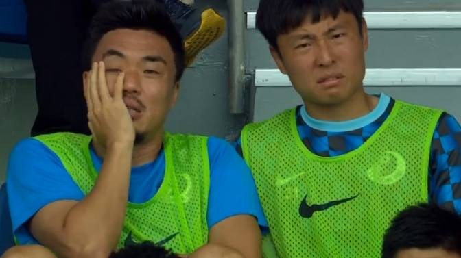 表情包队友错失良机看台上赵旭日郑龙急到摩拳擦掌