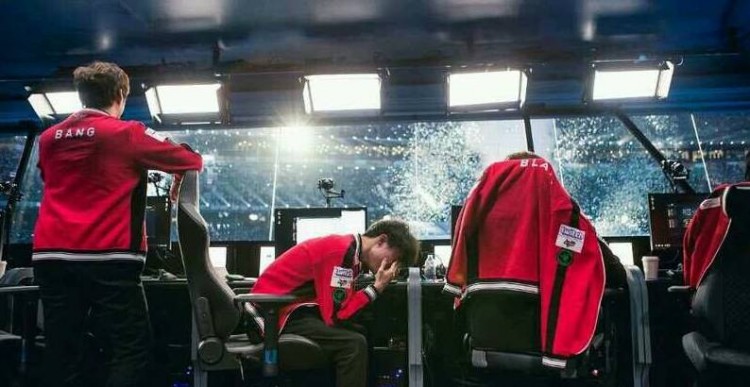 英雄联盟五大悲情时刻你是否还记得这些人的身影