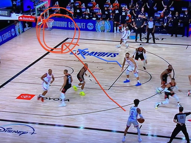 1秒雷霆发界外球时,甚至还有绝杀机会.