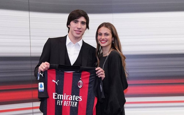 希施泰纳的退役生活c罗一家花美男格纳布里维尔马伦与妻子旺达体验骑