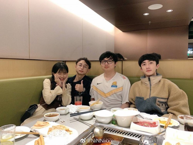 水晶哥兑现和sofm承诺:和sofm一起吃了饭并带了一