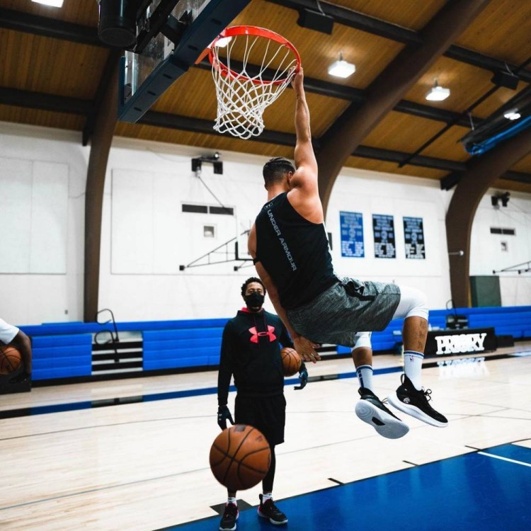 库里ins值得铭记的一个休赛期第12个赛季开整