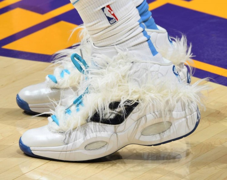 哈雷尔绒毛版战靴引关注浓眉指挥摄像机对准球鞋拍摄