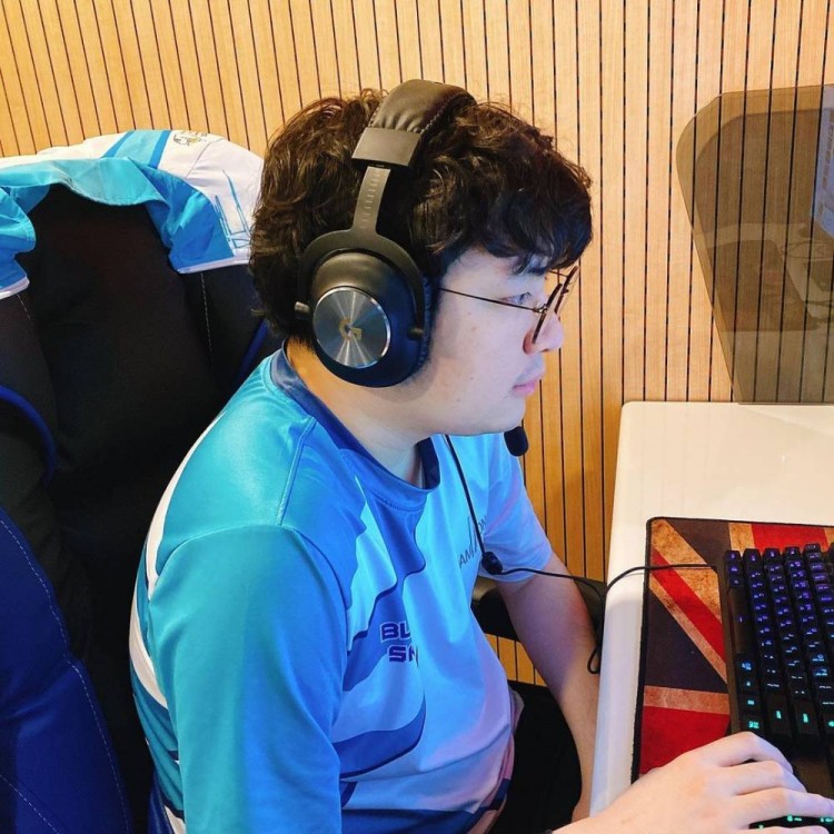 dwg更新ins晒选手照片:今天也来比耶了-直播吧zhibo8.cc