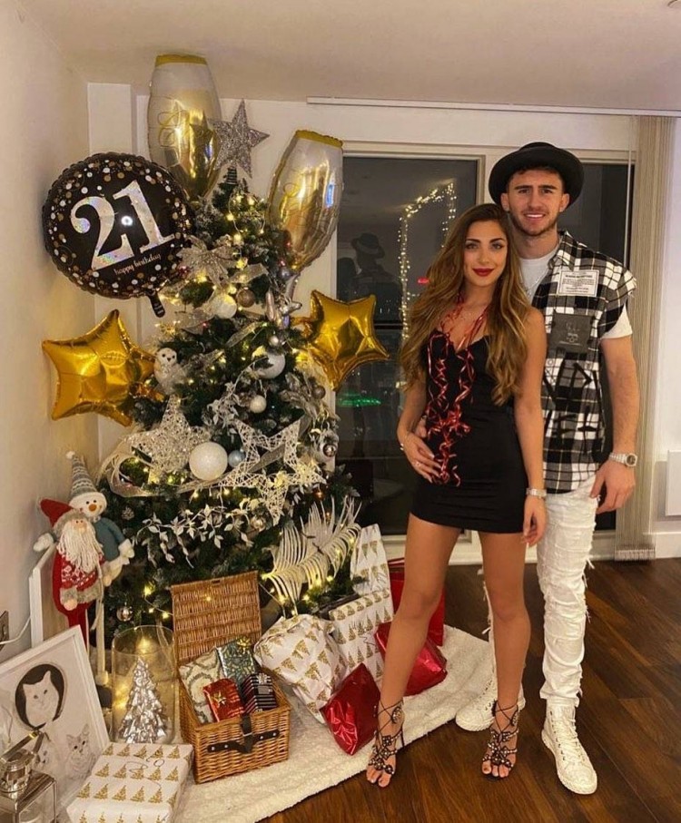 卡瓦尼一家b费一家评论席的小猪迪马利亚一家小白一家菲利克斯女友