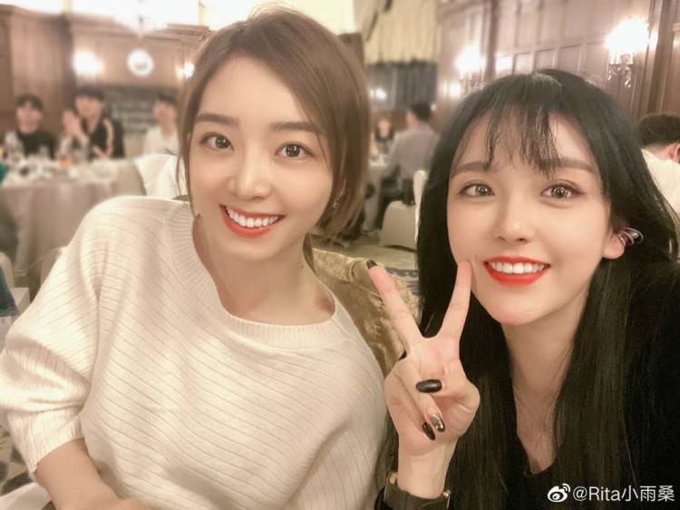 解说rita晒与余霜合照今年又是起飞的一年