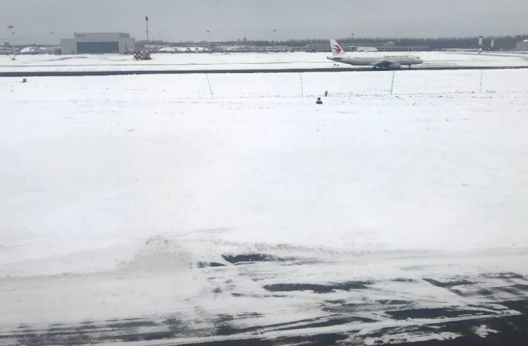 西媒：皇马球员已被困在飞机里3个小时，飞机因暴雪而无法起飞