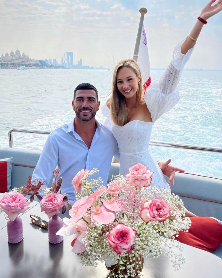 社交秀有情人终成眷属佩莱求婚瓦尔加成功