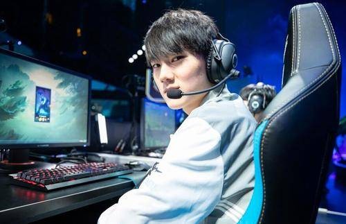 缘妙不可言三年前的今天阿水karsaknighttes初登lpl