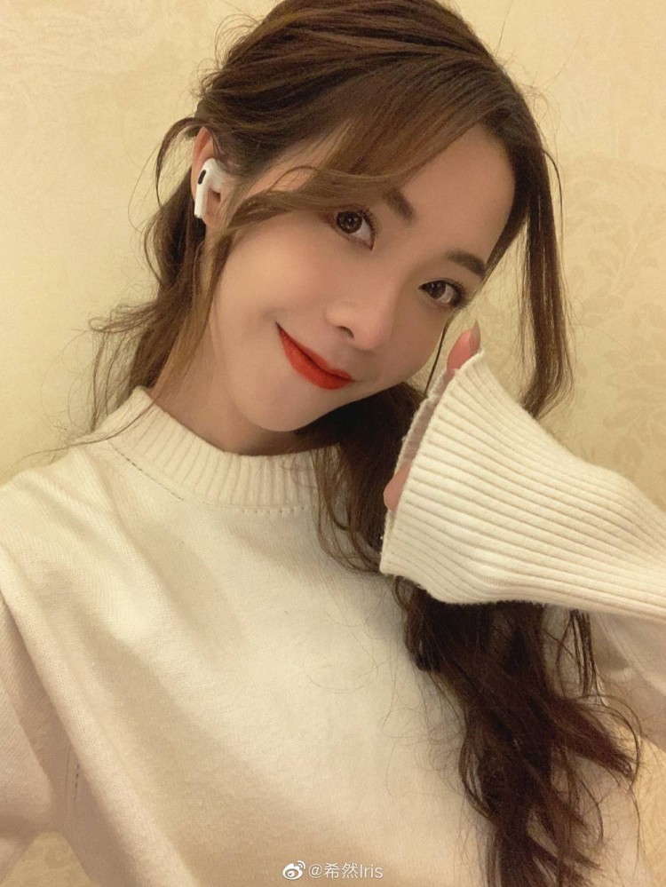 主持人希然晒照下班外卖时刻22号lpl见78