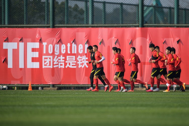 记者：李铁正式任命蒿俊闵、吴曦和于大宝三人为国足队长