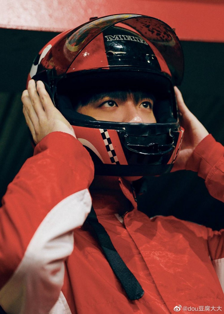 前lgd队长pyl晒帅照追风男孩