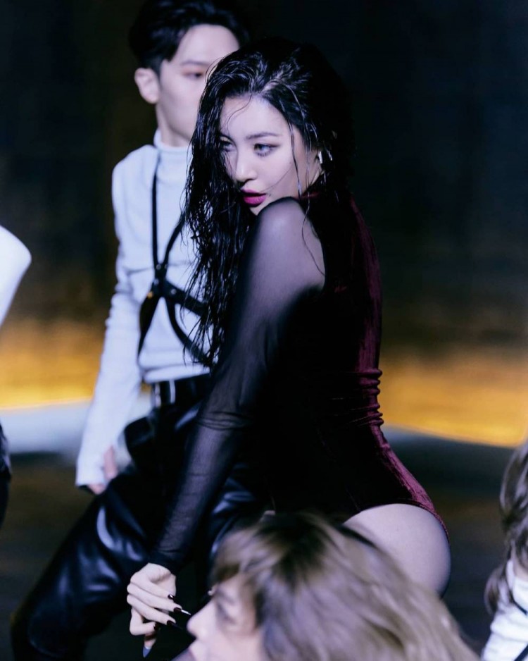 双向奔赴宣美更新insstory回应dk中单showmaker的应援